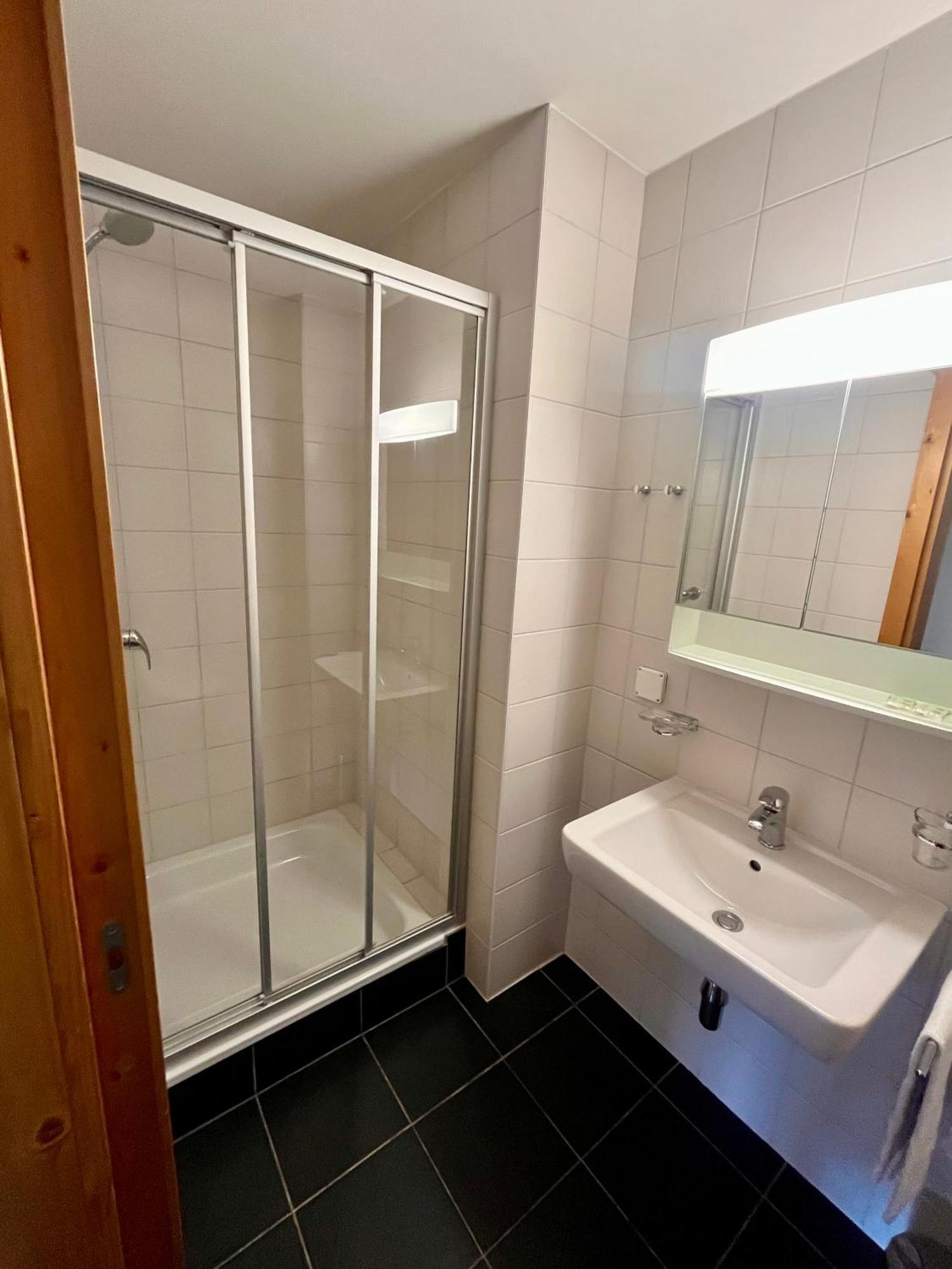 Aparthotel Mountain River Resort Val d'Illiez Bagian luar foto