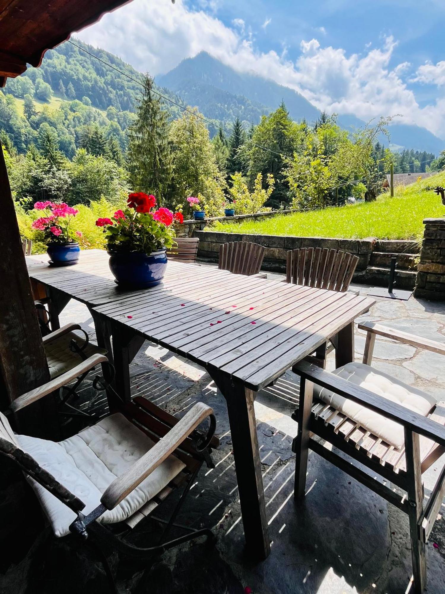 Aparthotel Mountain River Resort Val d'Illiez Bagian luar foto